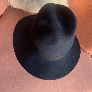 ✨SOLD✨✔️✔️ Navy Wool Fedora Hat with Black Hat.